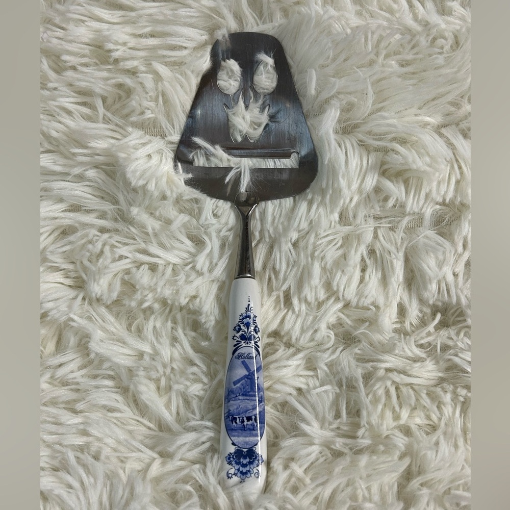 Holland Delft Blue and White Cheese Shaver/Slicer